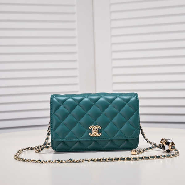 シャネルバッグ正面デザイン